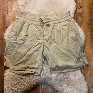 The North Face Shorts Size XL Drawstring Waist Tan Lightweight 7" Inseam Womens
